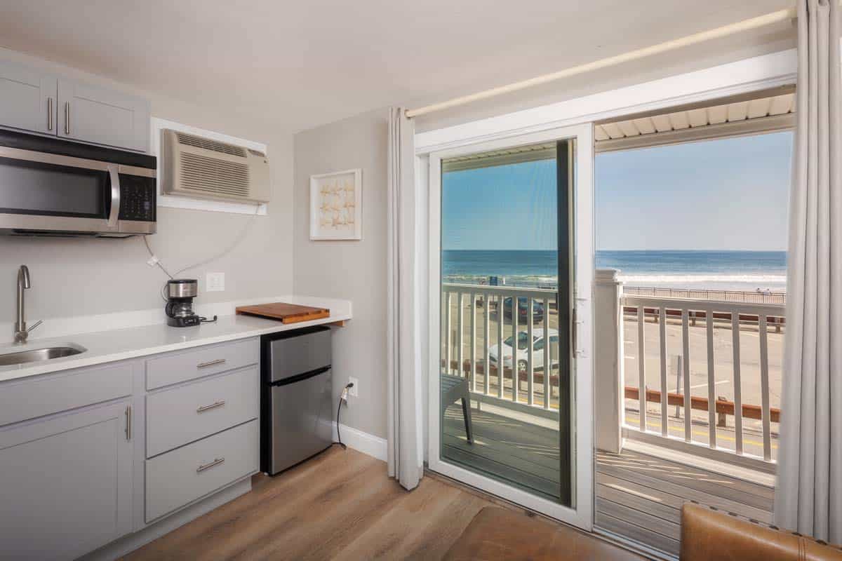 Atlantic Hotel Hampton NH Room #208 3661